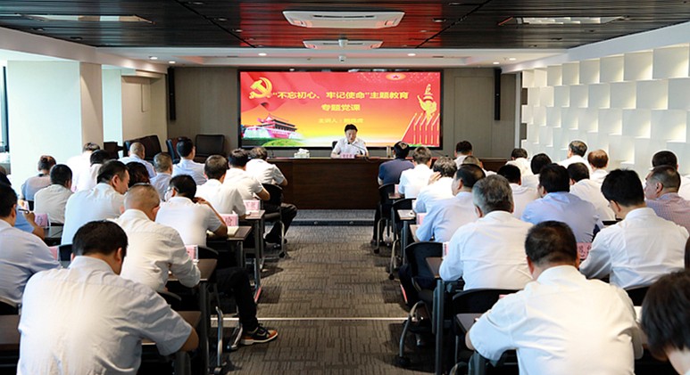 熊良虎在讲主题教育党课时指出：不忘初心铸党魂、切记使命勇继续，，，，，，永做新时代高质量生长的斗争者