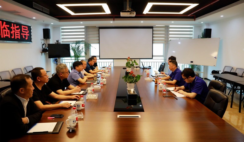 熊良虎在重庆市中科大业集团考察时强调：坚持生态优先战略，，，，，，念好生态经、走好扶贫路