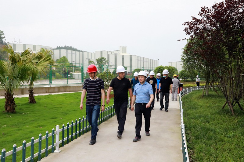 熊良虎在重庆市中科大业集团考察时强调：坚持生态优先战略，，，，，，念好生态经、走好扶贫路