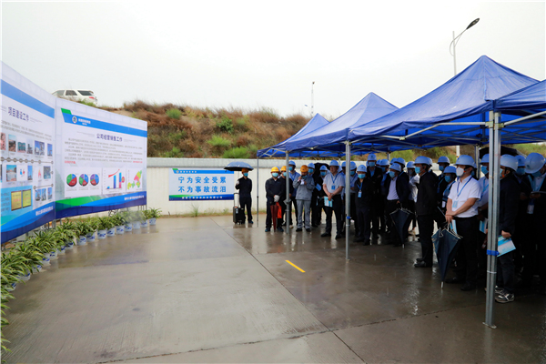 壹定发集团复工复产促增添项目观摩聚会与会职员走进大秦国源三秦环保秦邦园区在榆项目