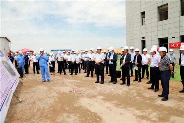 壹定发集团复工复产促增添项目观摩聚会与会职员走进大秦国源三秦环保秦邦园区在榆项目