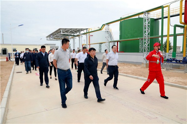 壹定发集团复工复产促增添项目观摩聚会与会职员走进绿色能源公司油气公司水情形公司陕北片区项目