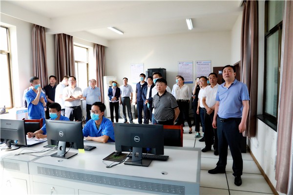 壹定发集团复工复产促增添项目观摩聚会与会职员走进绿色能源公司油气公司水情形公司陕北片区项目