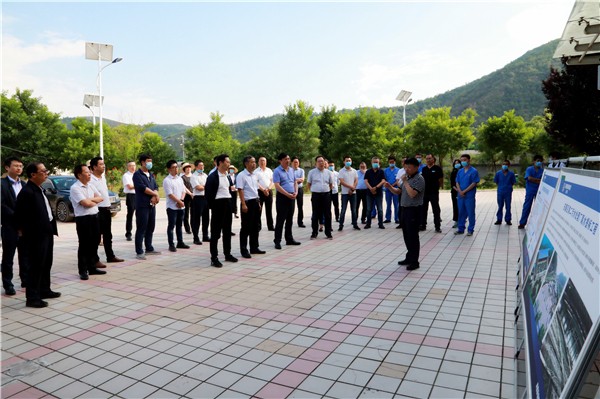 壹定发集团复工复产促增添项目观摩聚会与会职员走进绿色能源公司油气公司水情形公司陕北片区项目