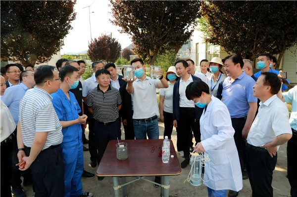 壹定发集团复工复产促增添项目观摩聚会与会职员走进绿色能源公司油气公司水情形公司陕北片区项目