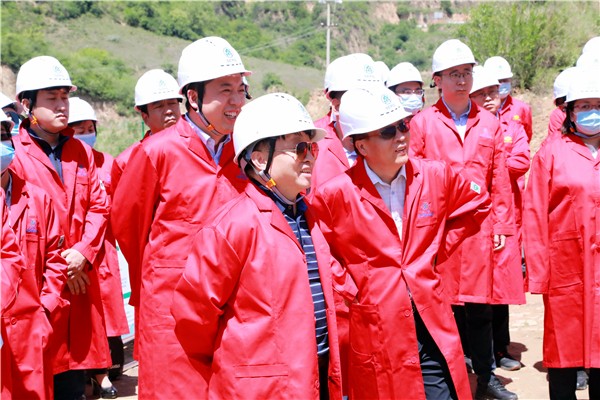 壹定发集团复工复产促增添项目观摩聚会与会职员走进环保保隆生态三秦在延在铜项目