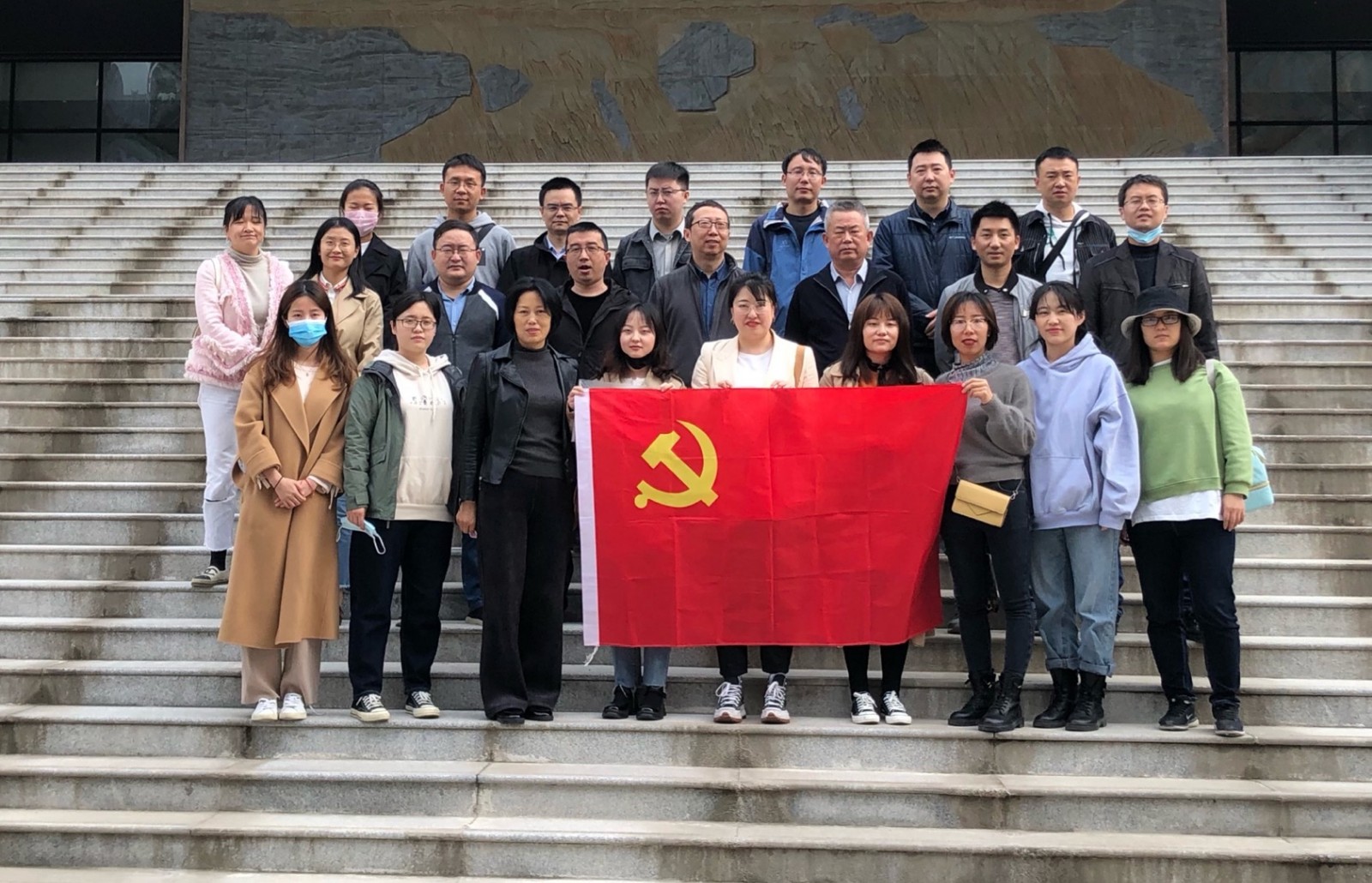 水情形公司赴陕西省档案馆旅行建党100周年主题展