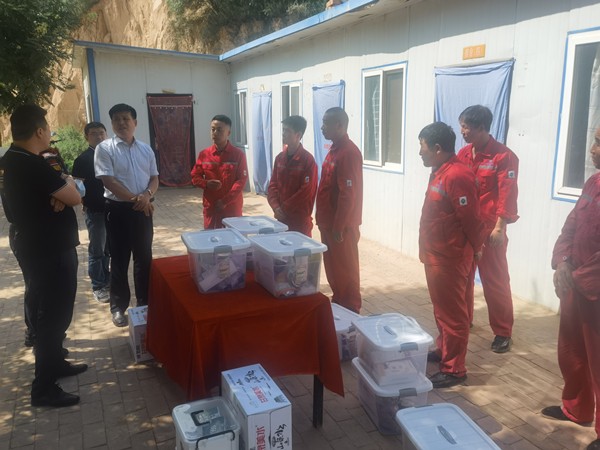 壹定发集团开展“夏送清凉”活动 关爱一线职工