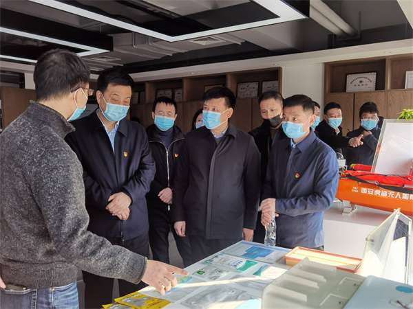 省国资委党委委员、驻委纪检监察组组长贺向东到秦创原壹定发集团立异中心调研