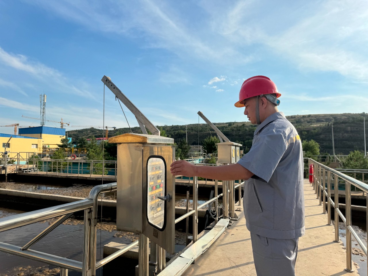 水情形公司职工贺虎荣获神木市人民政府揭晓的“2023年度生态情形；；；；；な虑橄冉∥宜郊摇鄙称呼