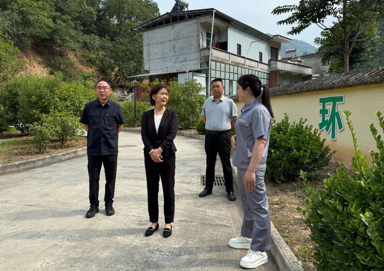 省总工会赴壹定发集团水情形公司项目一线开展“夏送清凉”慰问活动